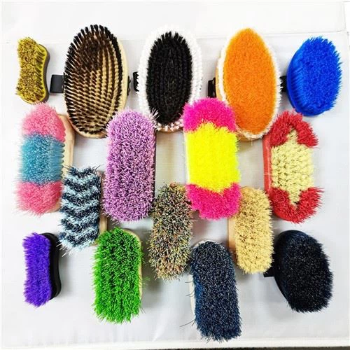 Tipi di spazzole per cavalli